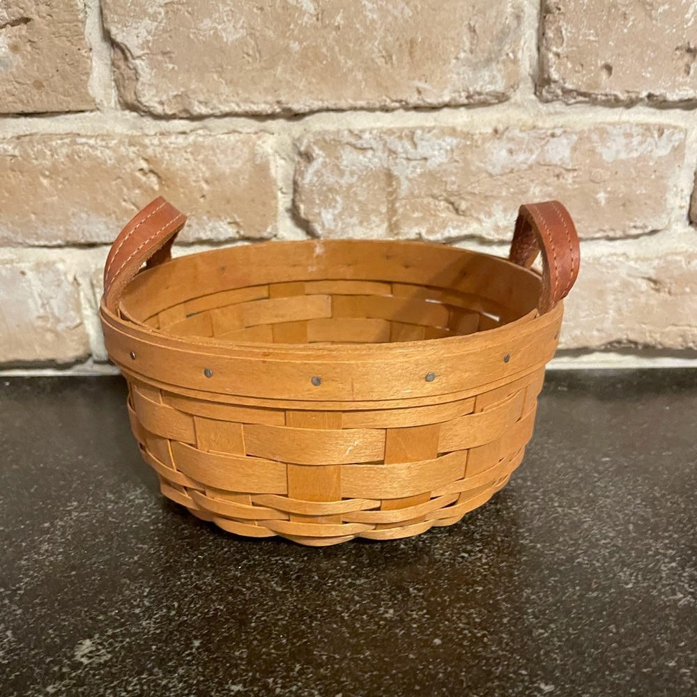 Small round Longaberger Button basket - 2004